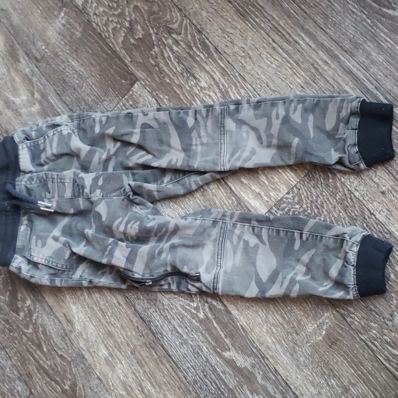 Camo Joggers - Picture 2 of 3